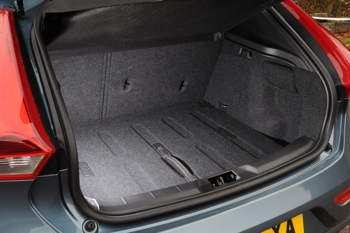 Volvo V40 D3 boot