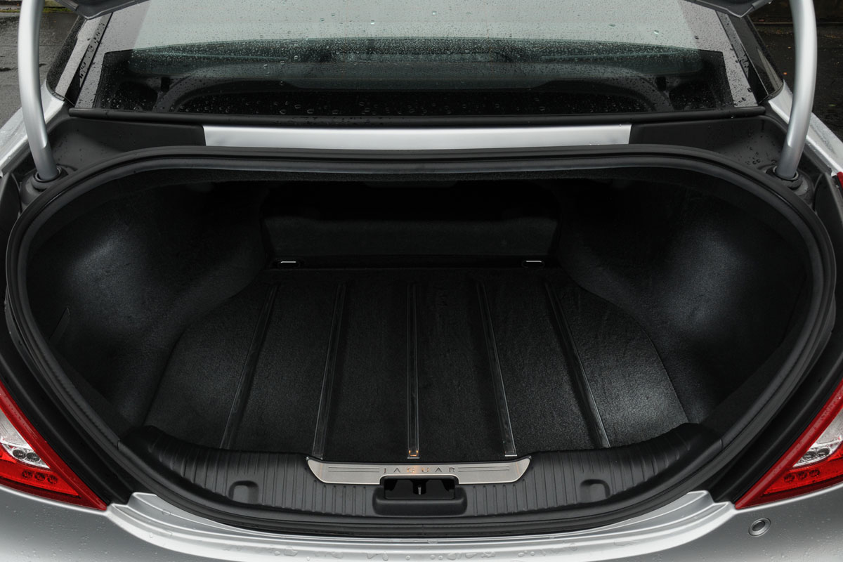Jaguar XJ boot
