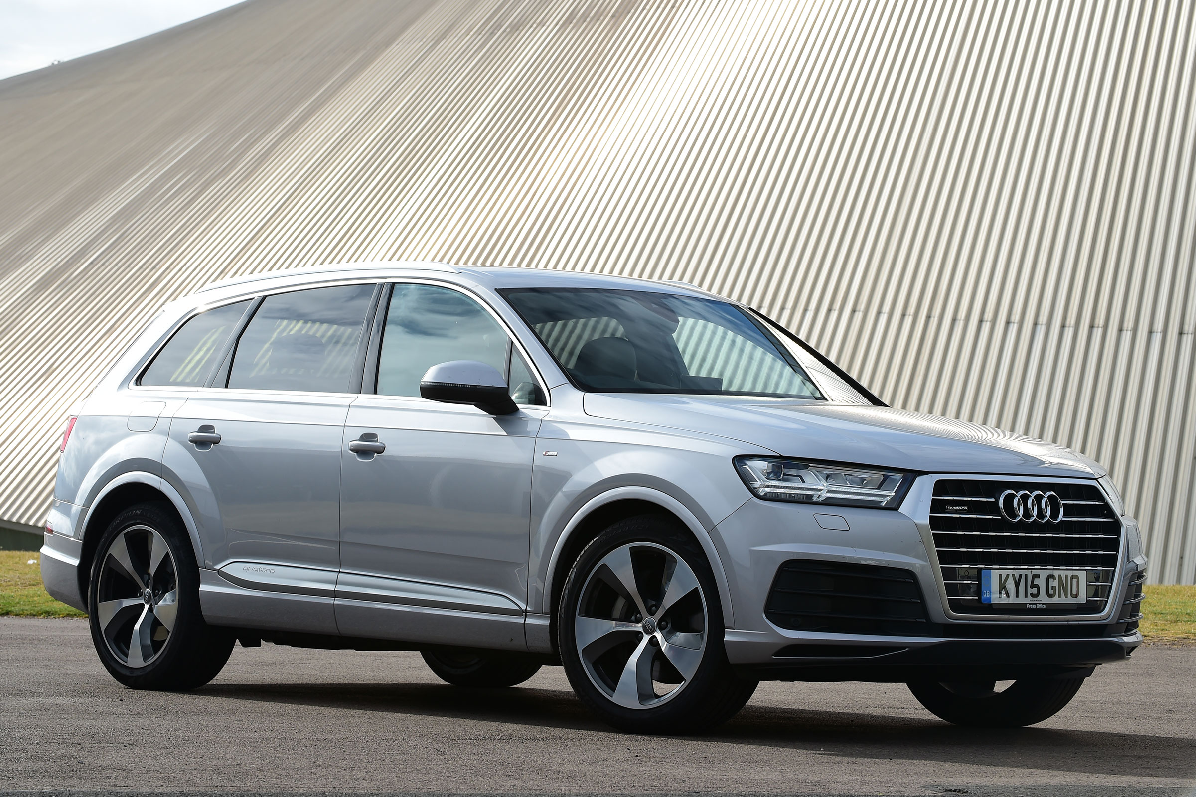 Audi Q7 - front static