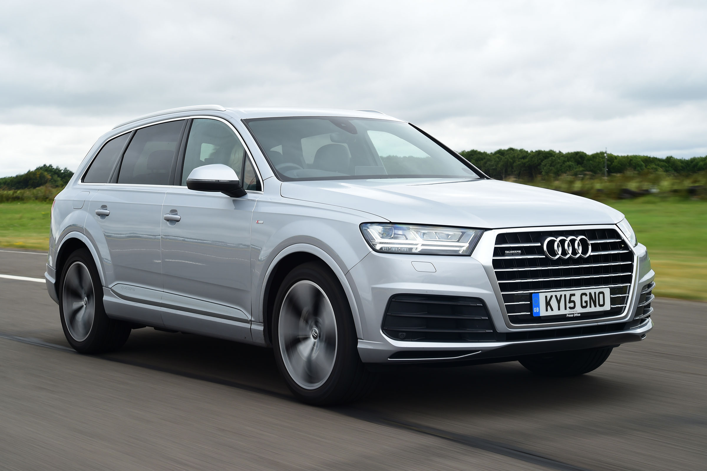 Audi Q7 - front tracking