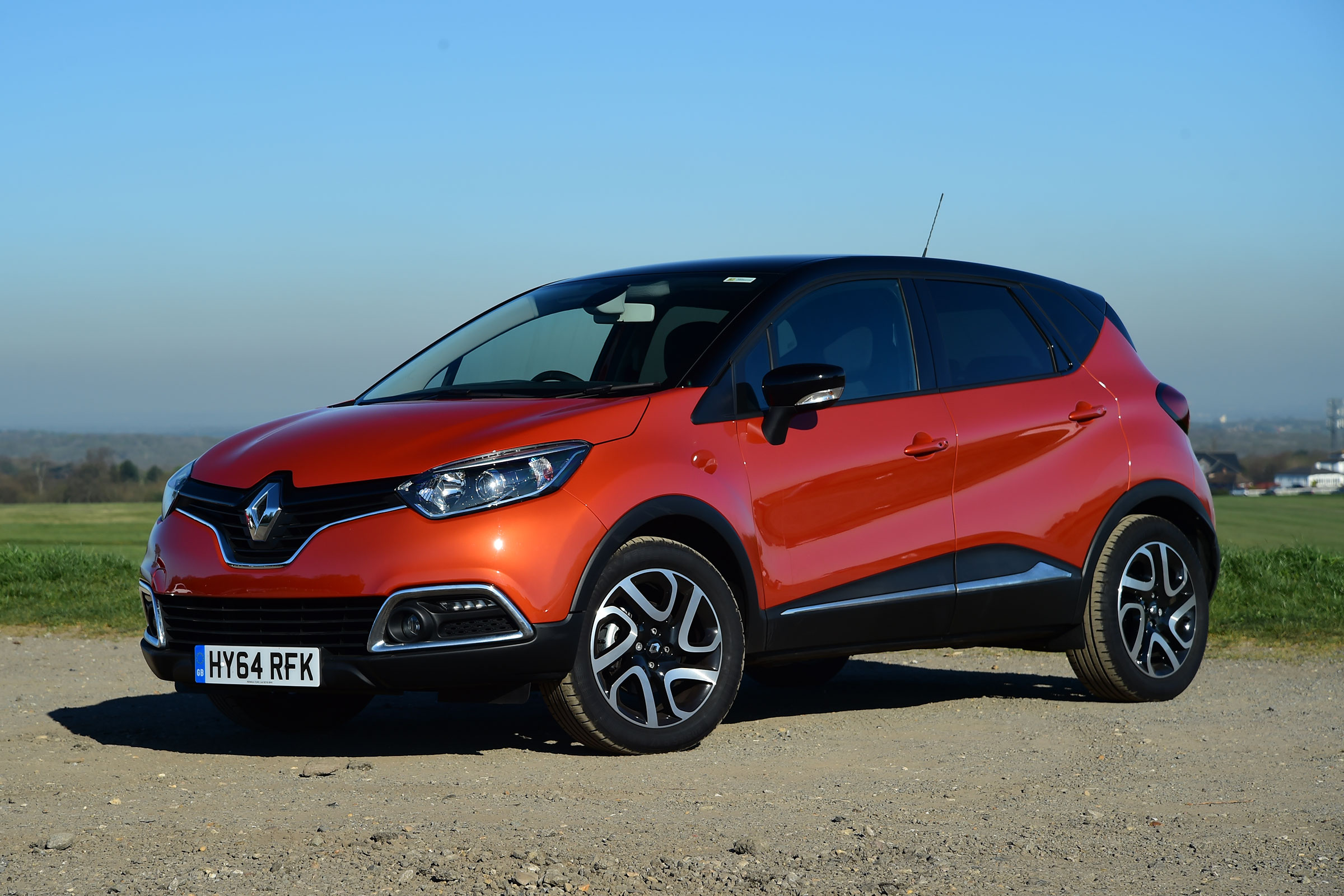 Renault Captur - front static