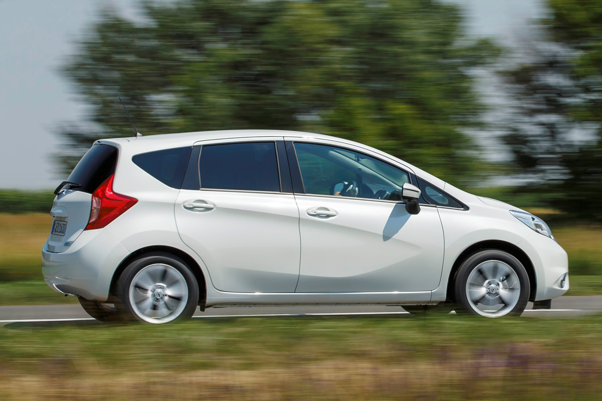 Nissan Note panning