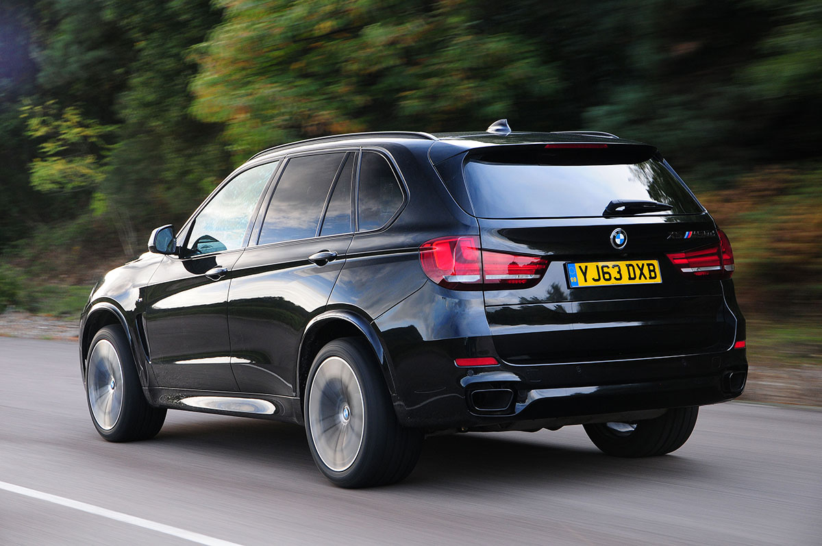 BMW X5 M50d Rear action