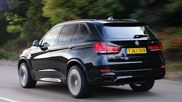 BMW X5 M50d Rear action