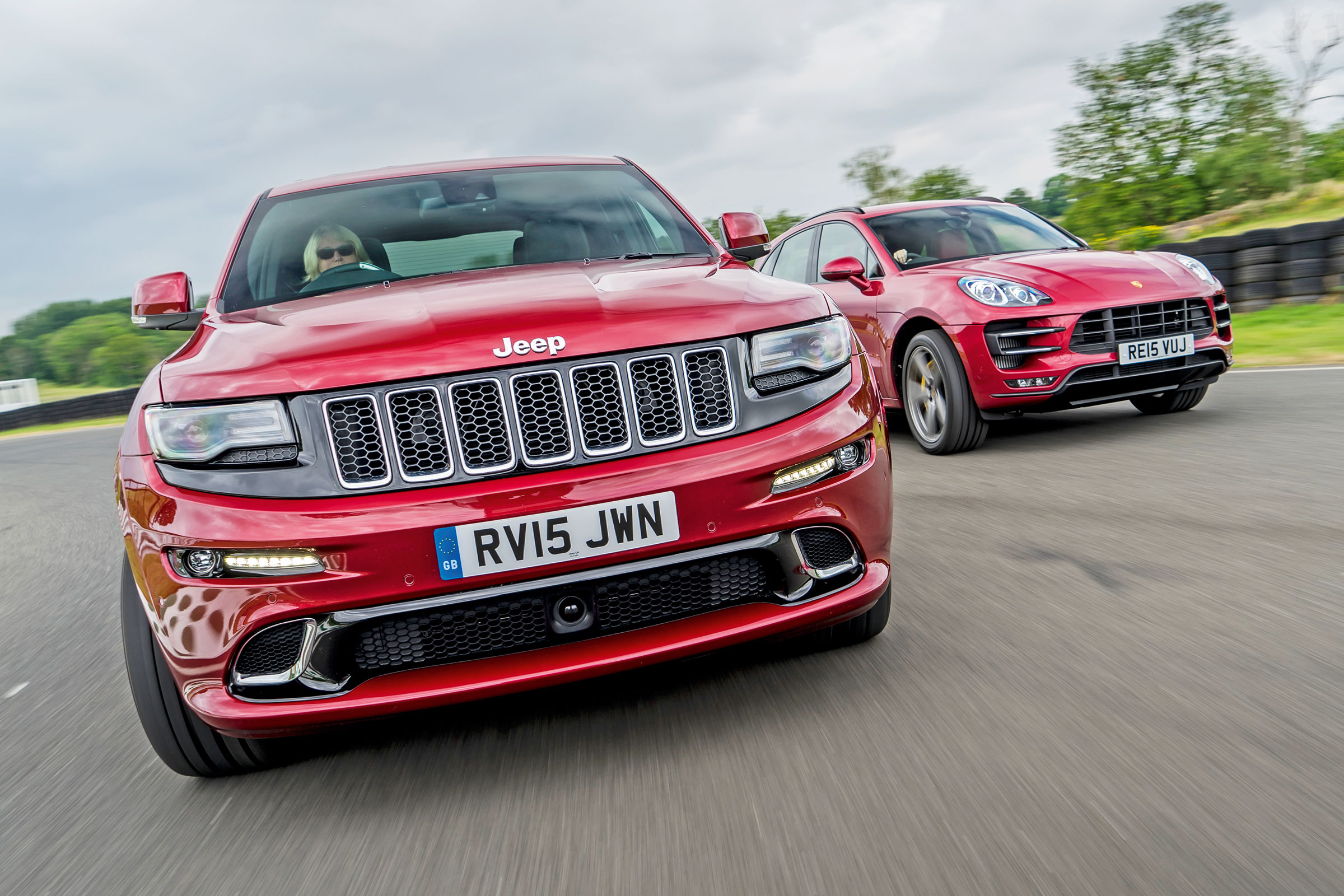 Jeep Grand Cherokee SRT vs Porsche Macan Turbo