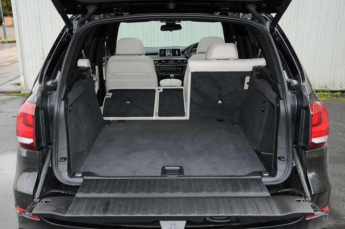 BMW X5 M50d boot