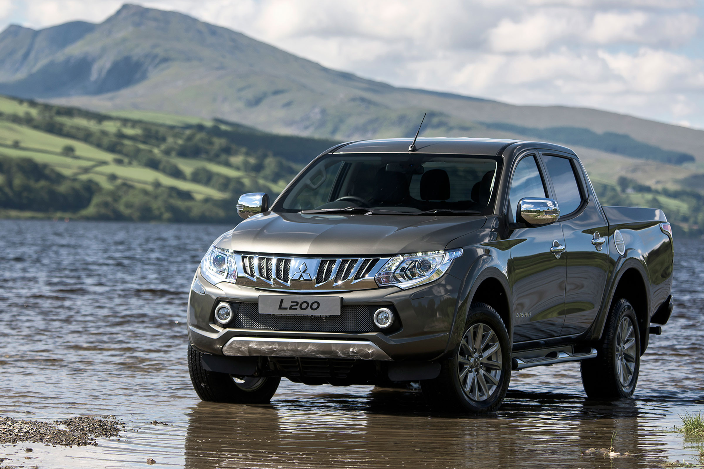 Mitsubishi L200 - front static water
