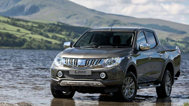Mitsubishi L200 - front static water