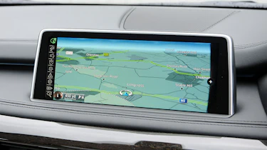 BMW X5 M50d screen