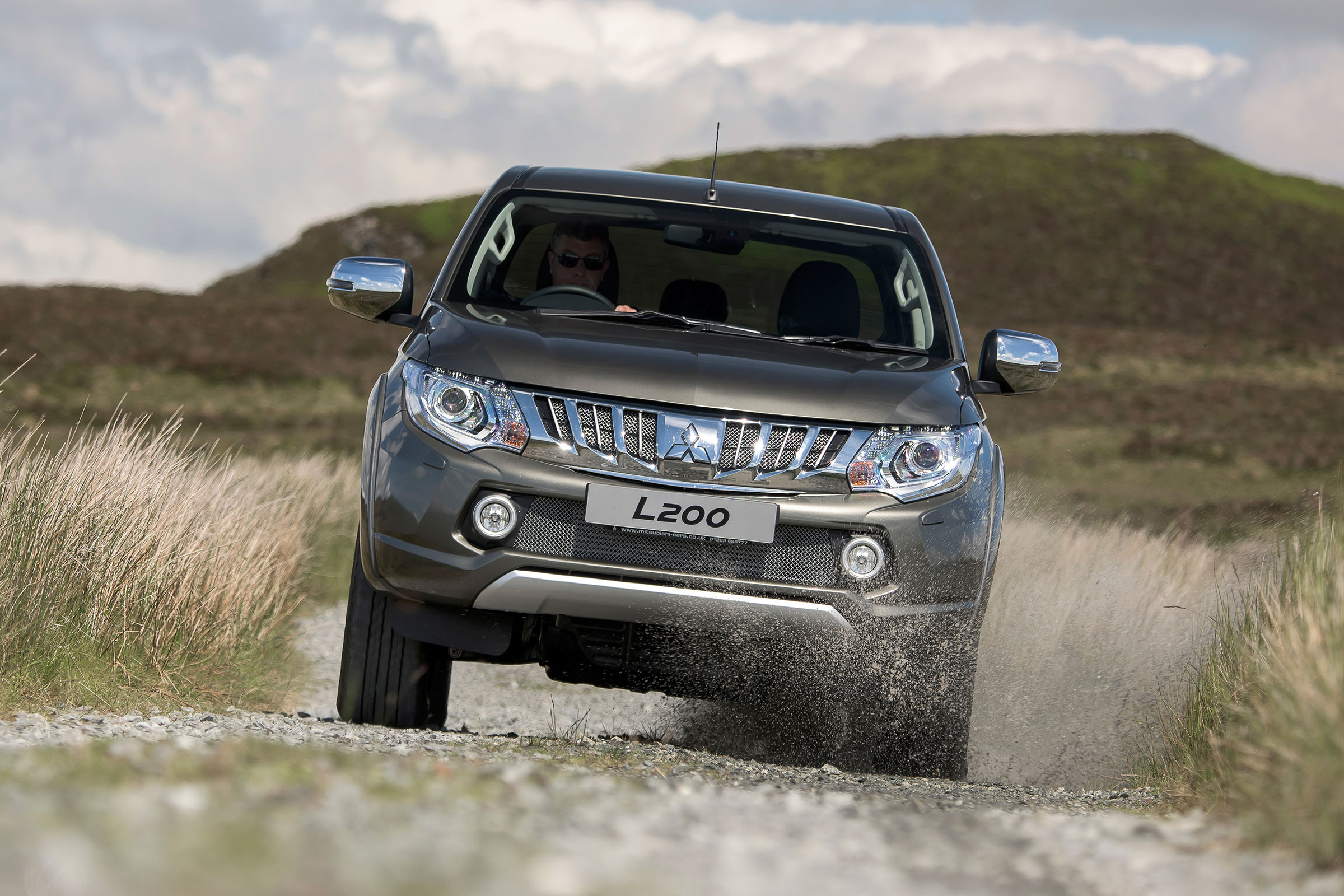 Mitsubishi L200 - front action