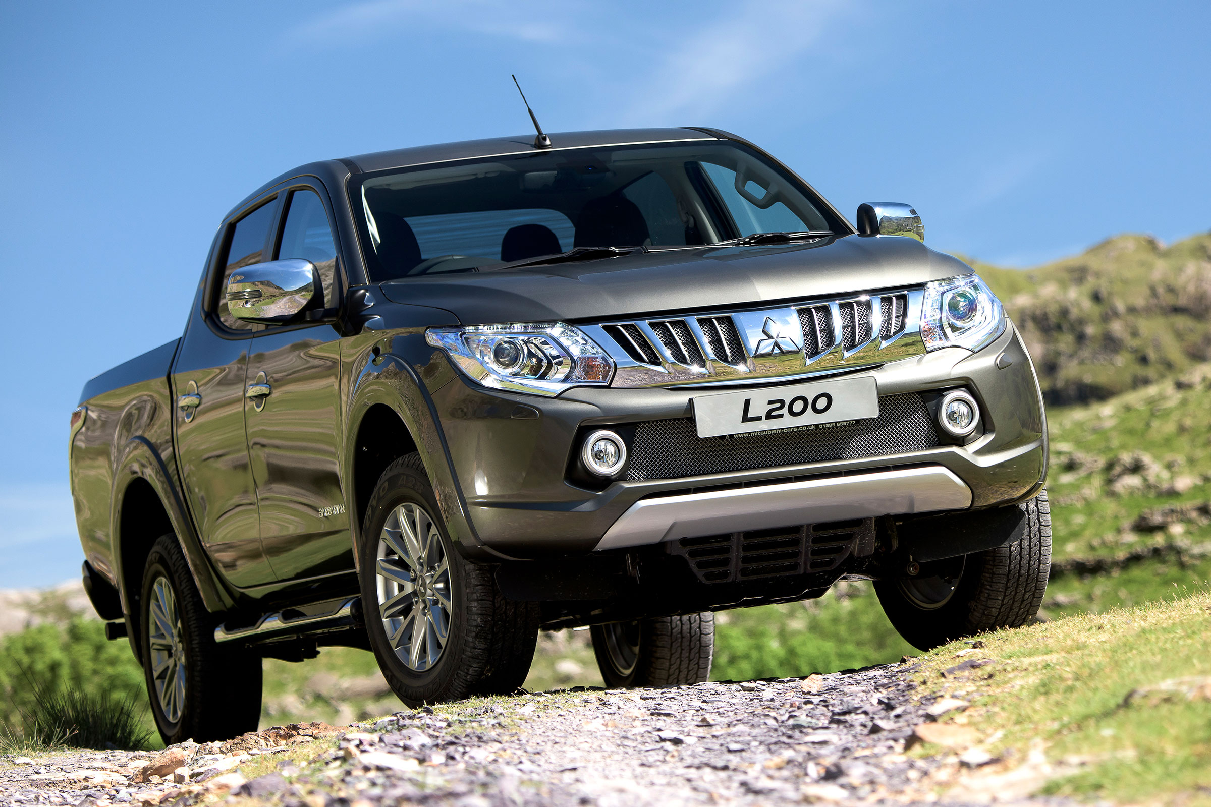 Mitsubishi L200 - front static