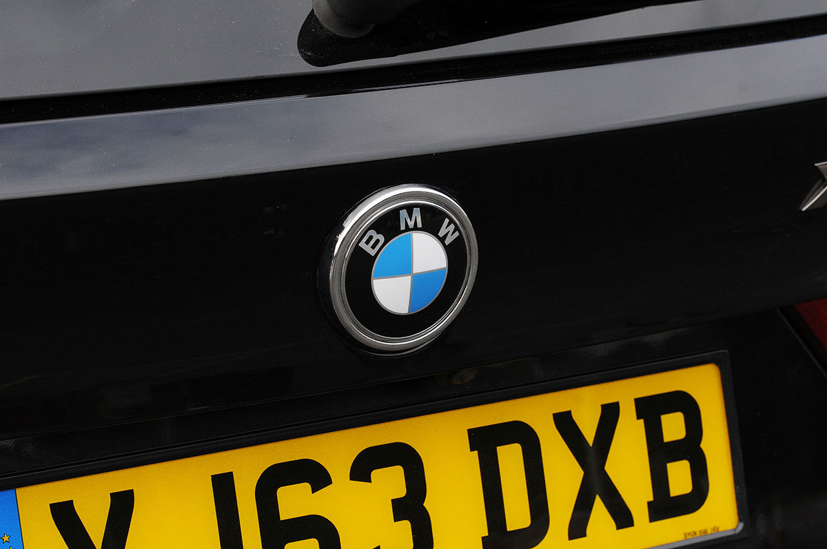 BMW X5 M50d badge
