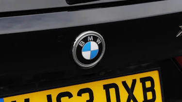 BMW X5 M50d badge