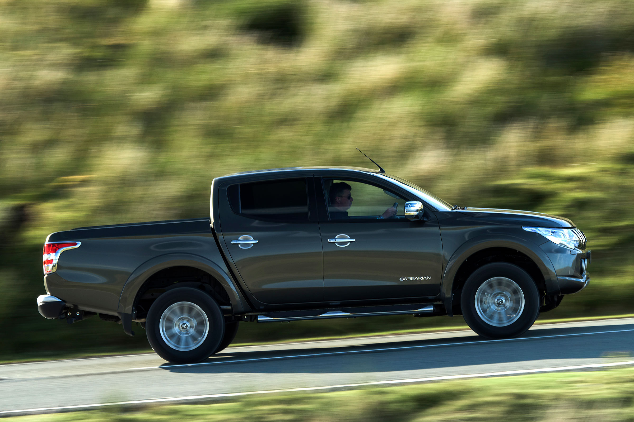 Mitsubishi L200 - panning