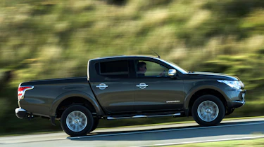 Mitsubishi L200 - panning