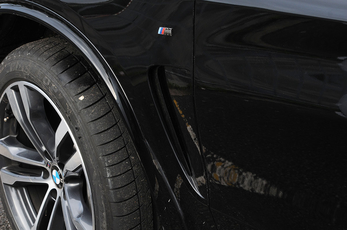 BMW X5 M50d wheel &amp; wing
