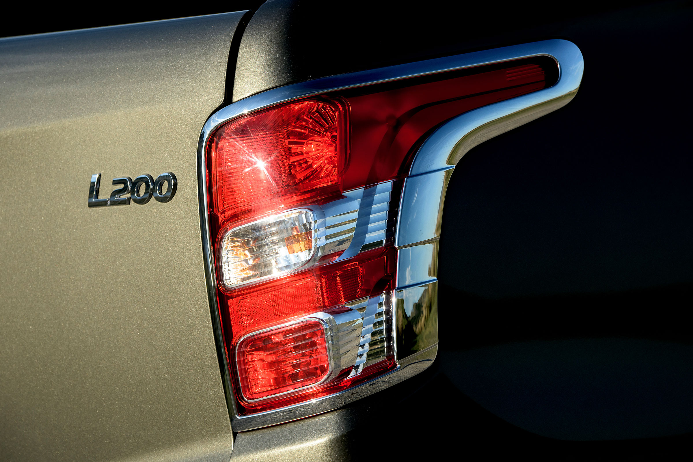 Mitsubishi L200 - rear light
