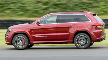 Jeep Grand Cherokee SRT - panning
