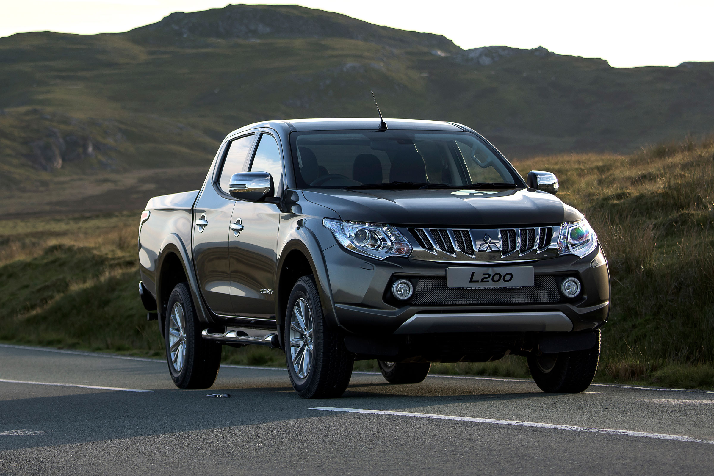 Mitsubishi L200 - front