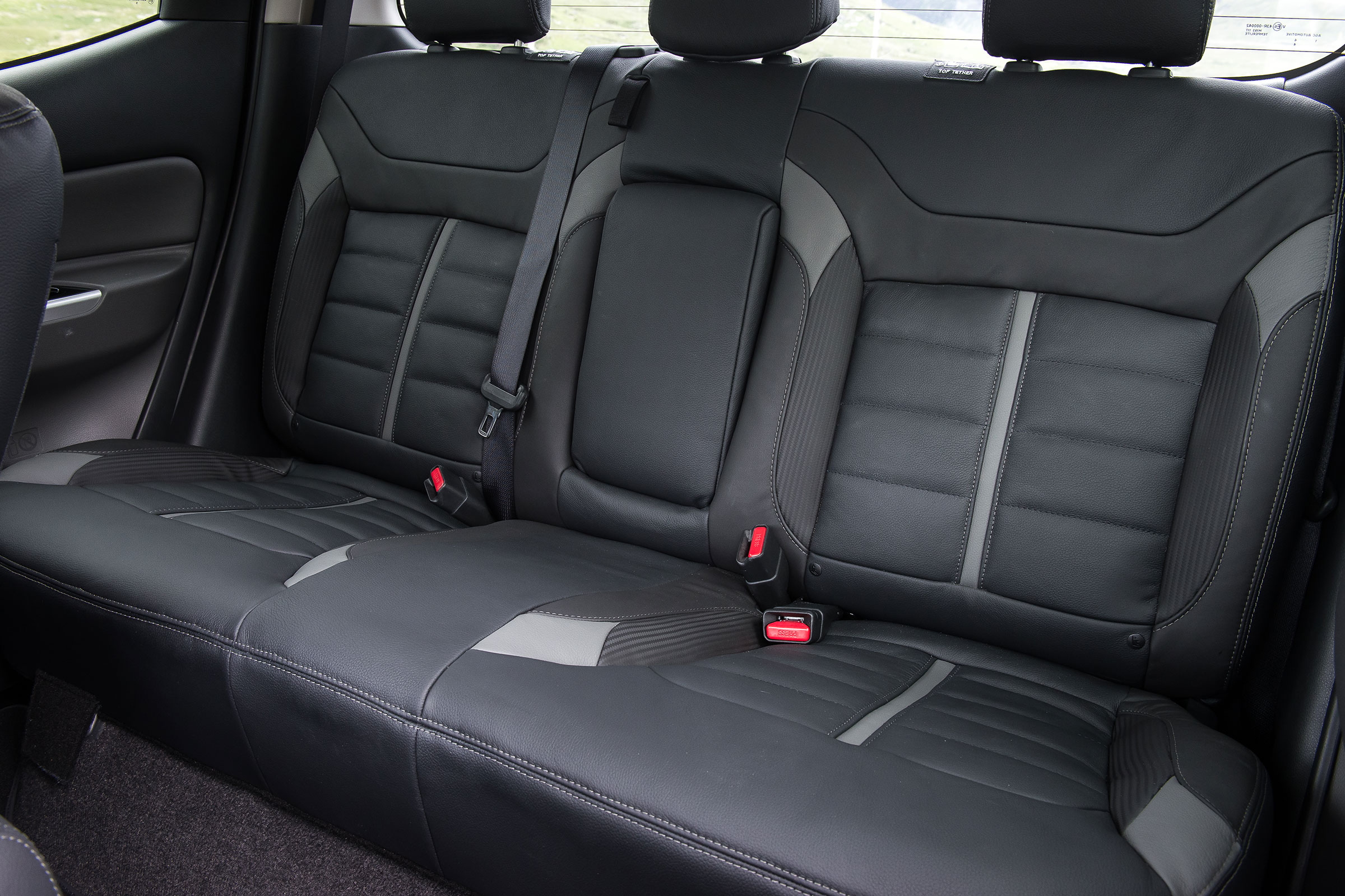 Mitsubishi L200 - rear seats