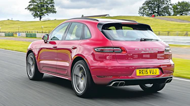 Porsche Macan Turbo - rear tracking