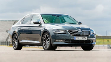 Skoda Superb - front static