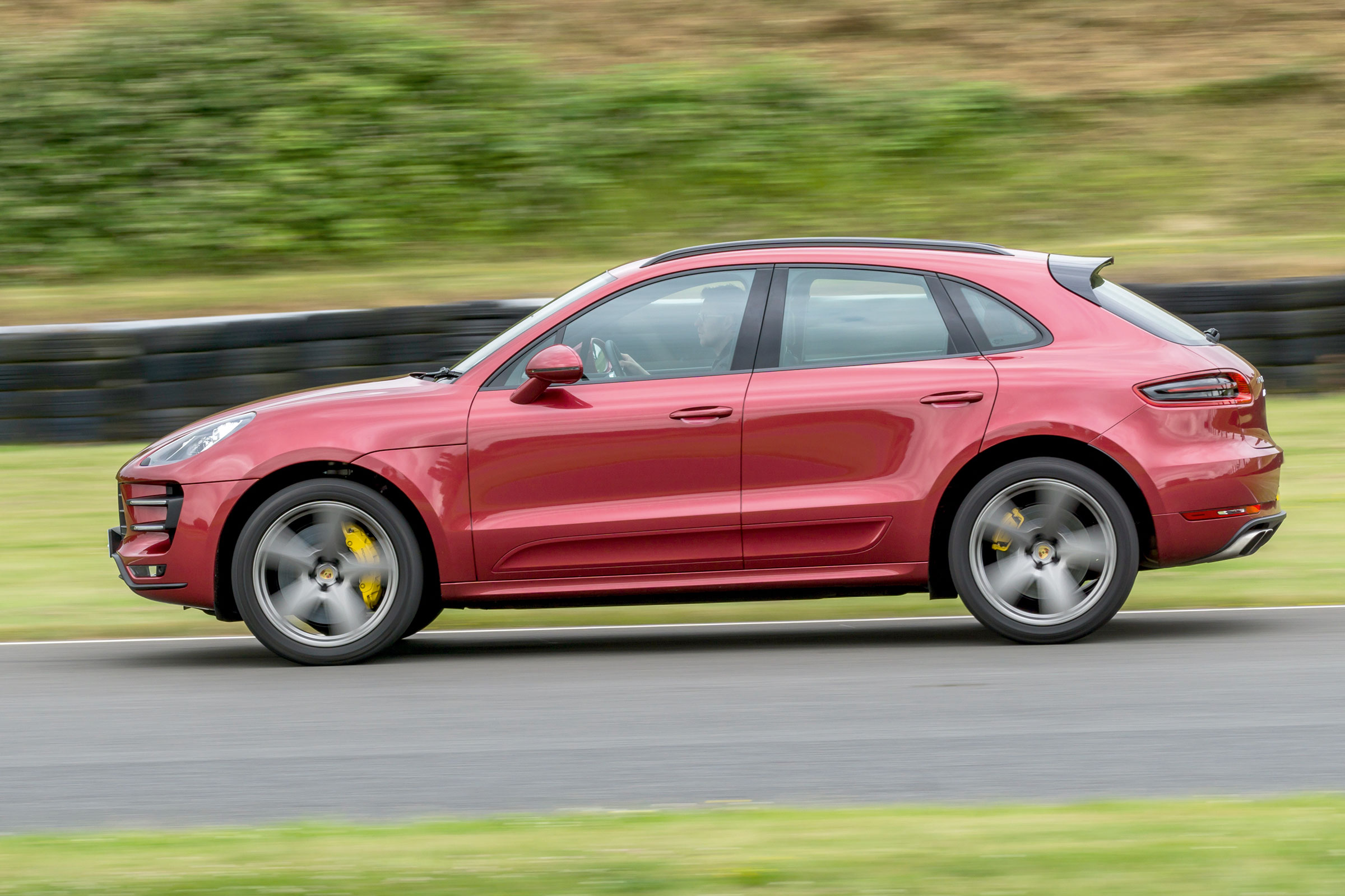 Porsche Macan Turbo - panning