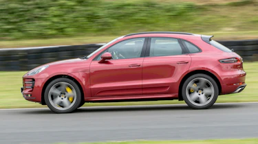 Porsche Macan Turbo - panning