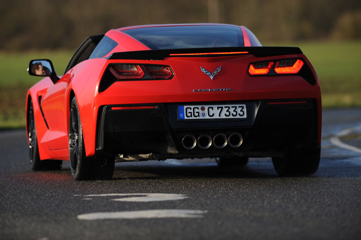 Chevrolet Corvette Stingray UK corner rear