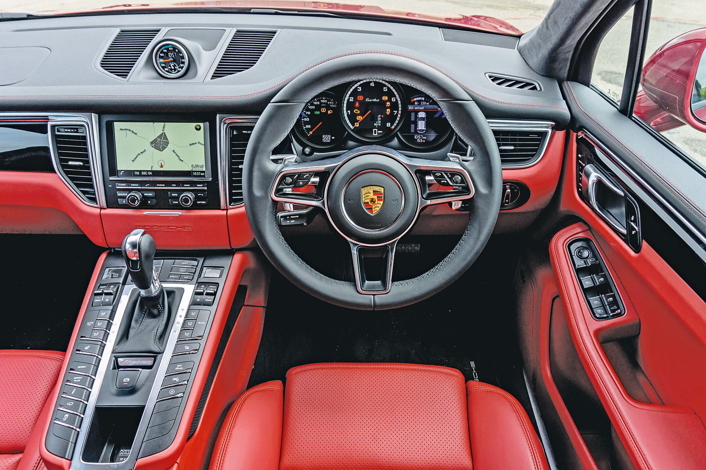 Porsche Macan Turbo - interior