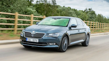 Skoda Superb - front tracking