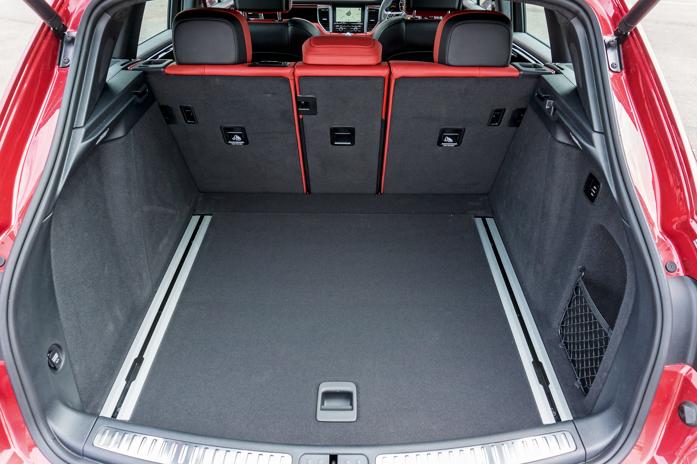 Porsche Macan Turbo - boot