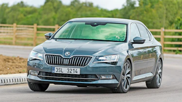 Skoda Superb - front cornering