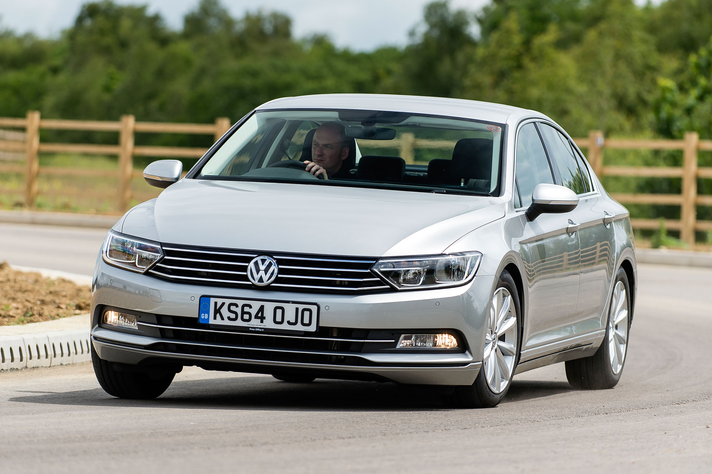 VW Passat - front cornering