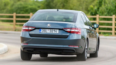 Skoda Superb - rear cornering
