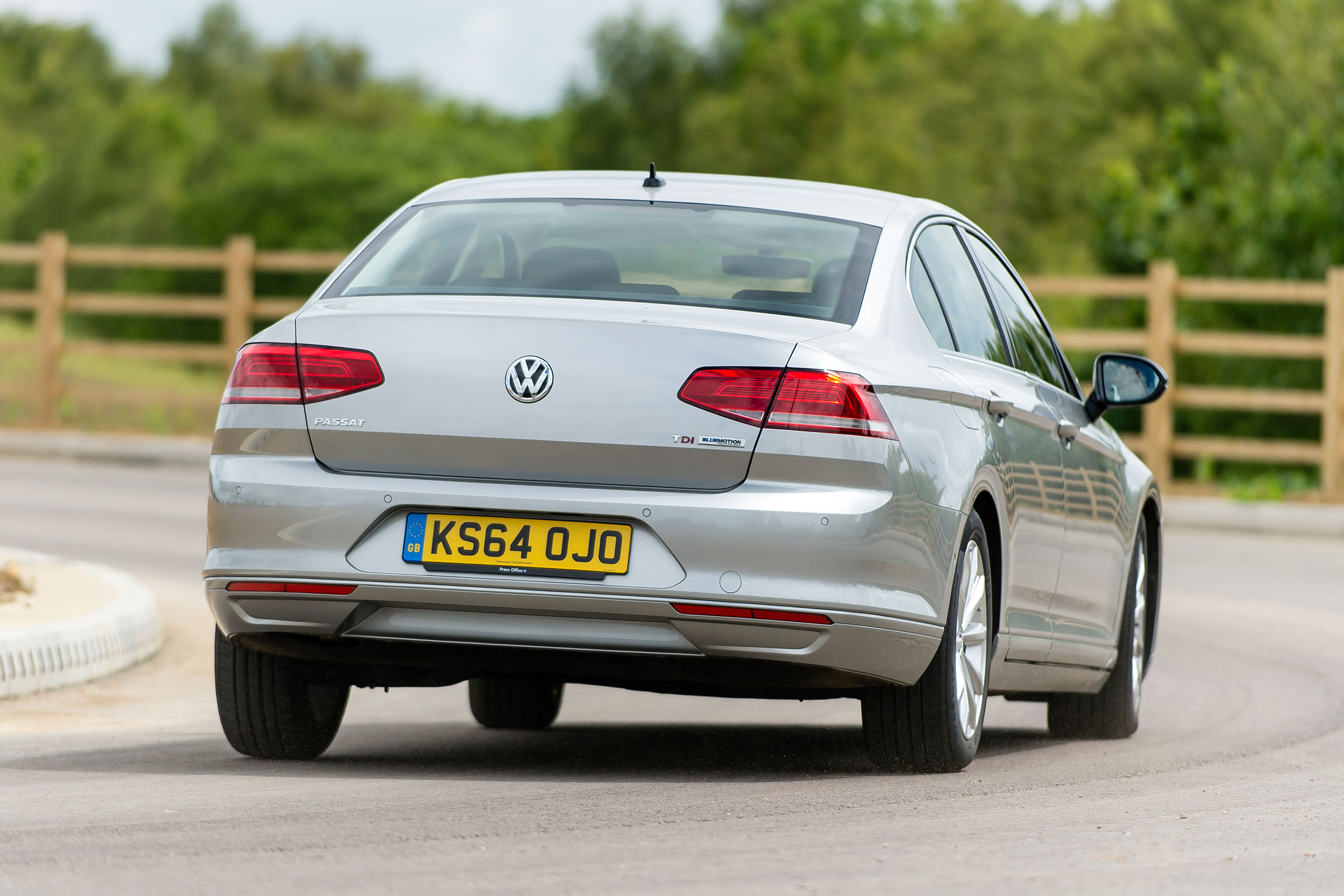 VW Passat - rear cornering