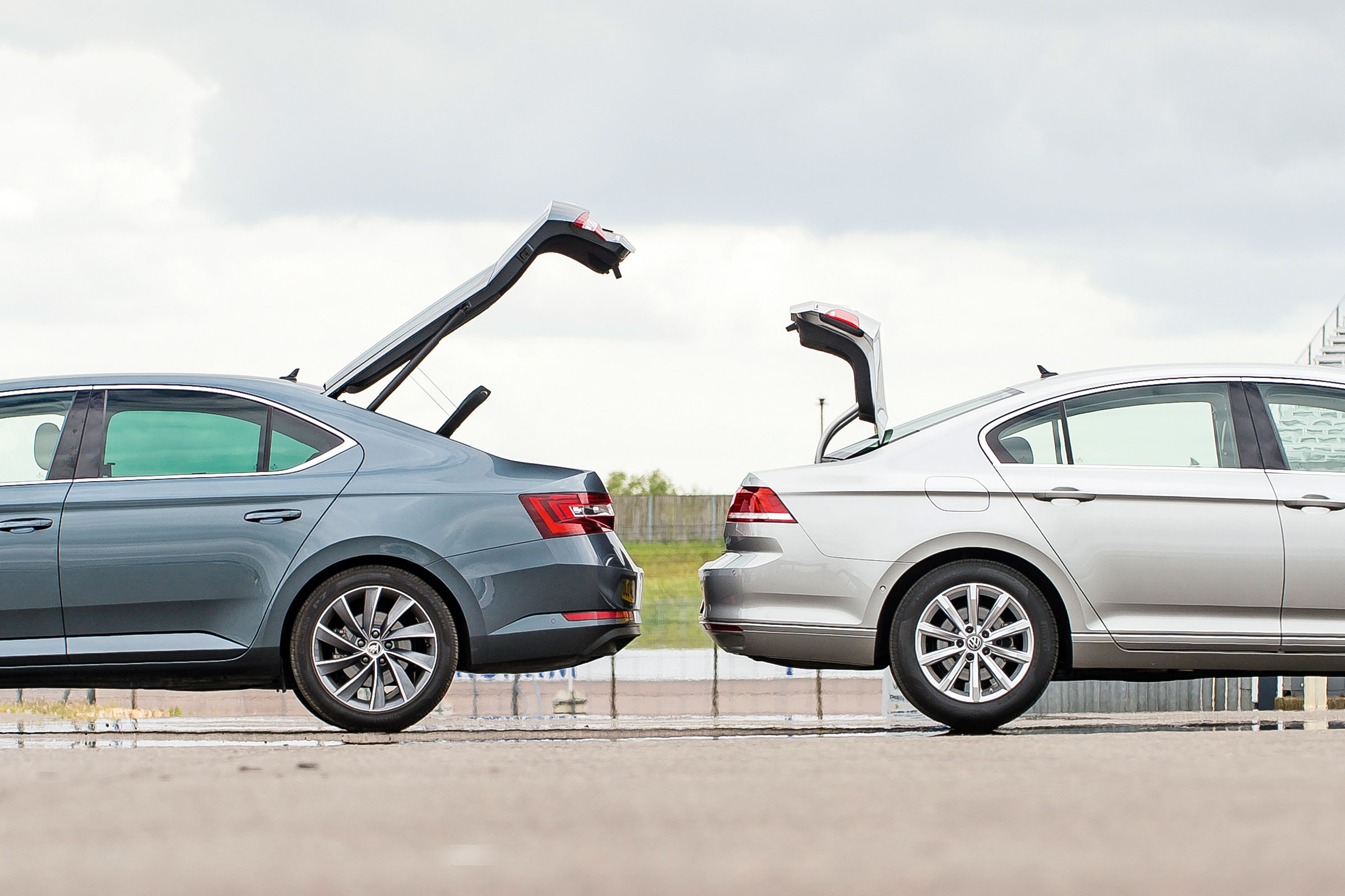 Skoda Superb vs VW Passat - boots