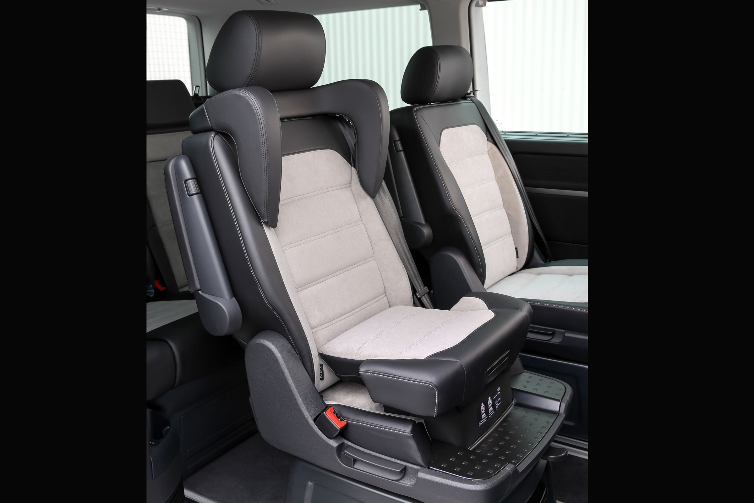 VW Caravelle - seats