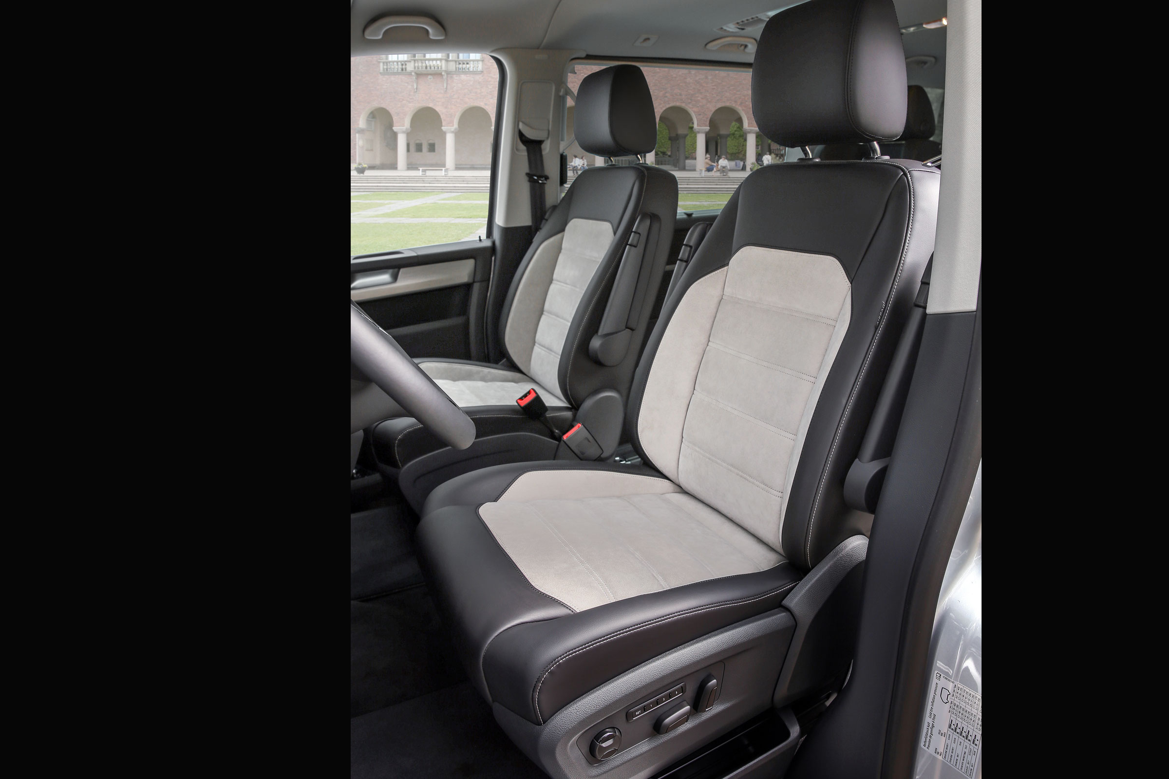 VW Caravelle - seats