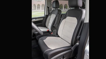 VW Caravelle - seats