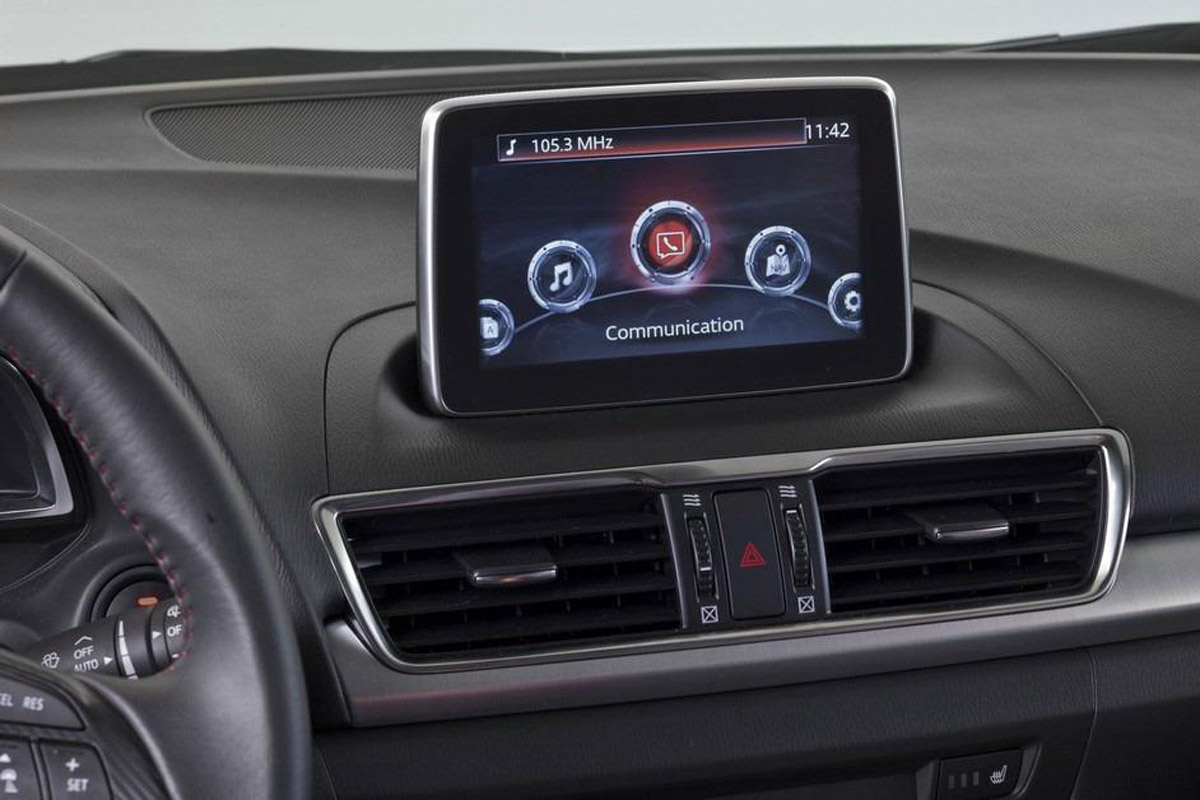 Mazda3 saloon dash