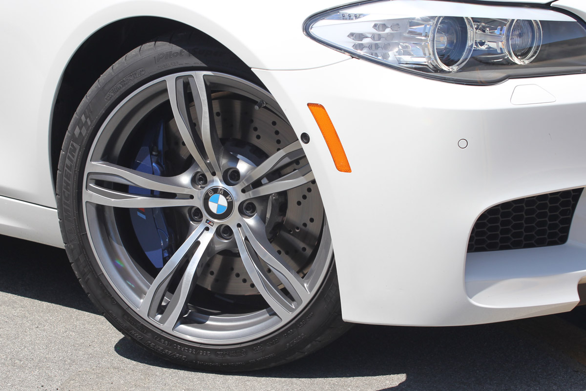 BMW M5 manual wheel detail