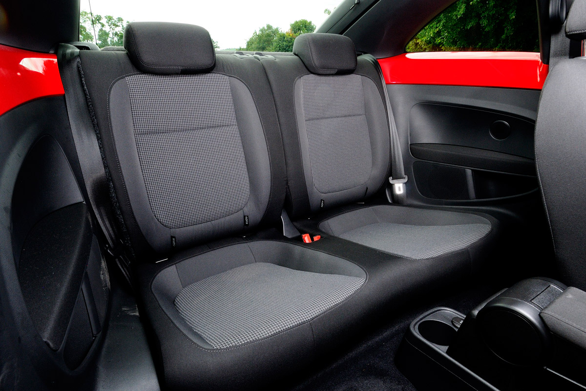 Volkswagen Beetle 2.0 TDI rear seats