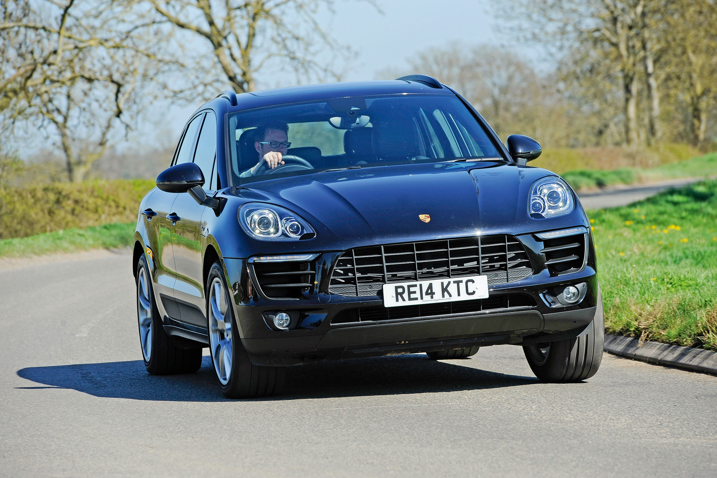 Porsche Macan - front cornering