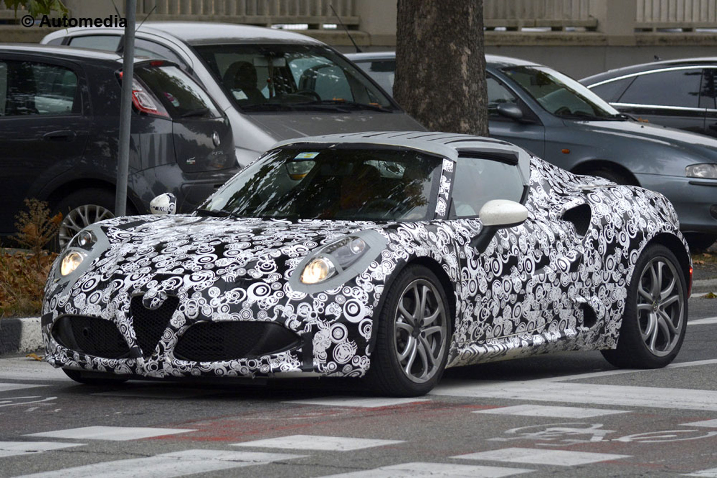 Alfa Romeo 4C QV spies front side