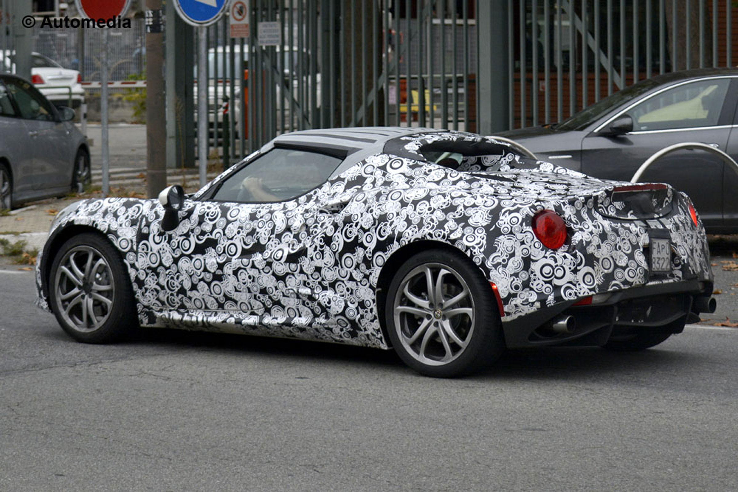 Alfa Romeo 4C QV spies rear side