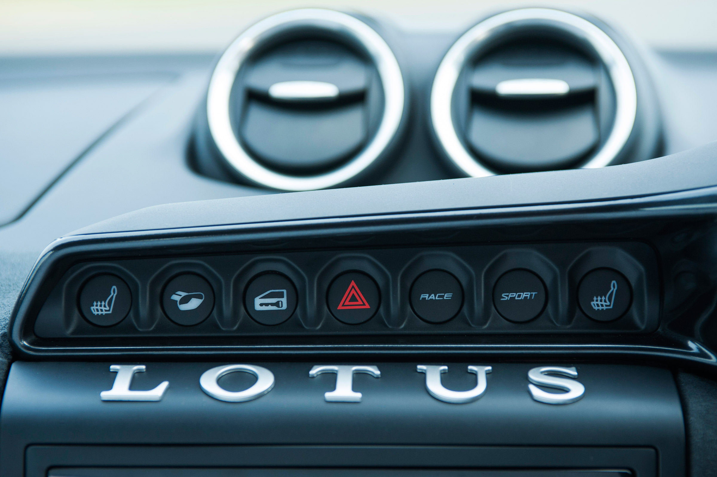 Lotus Evora 400 dash