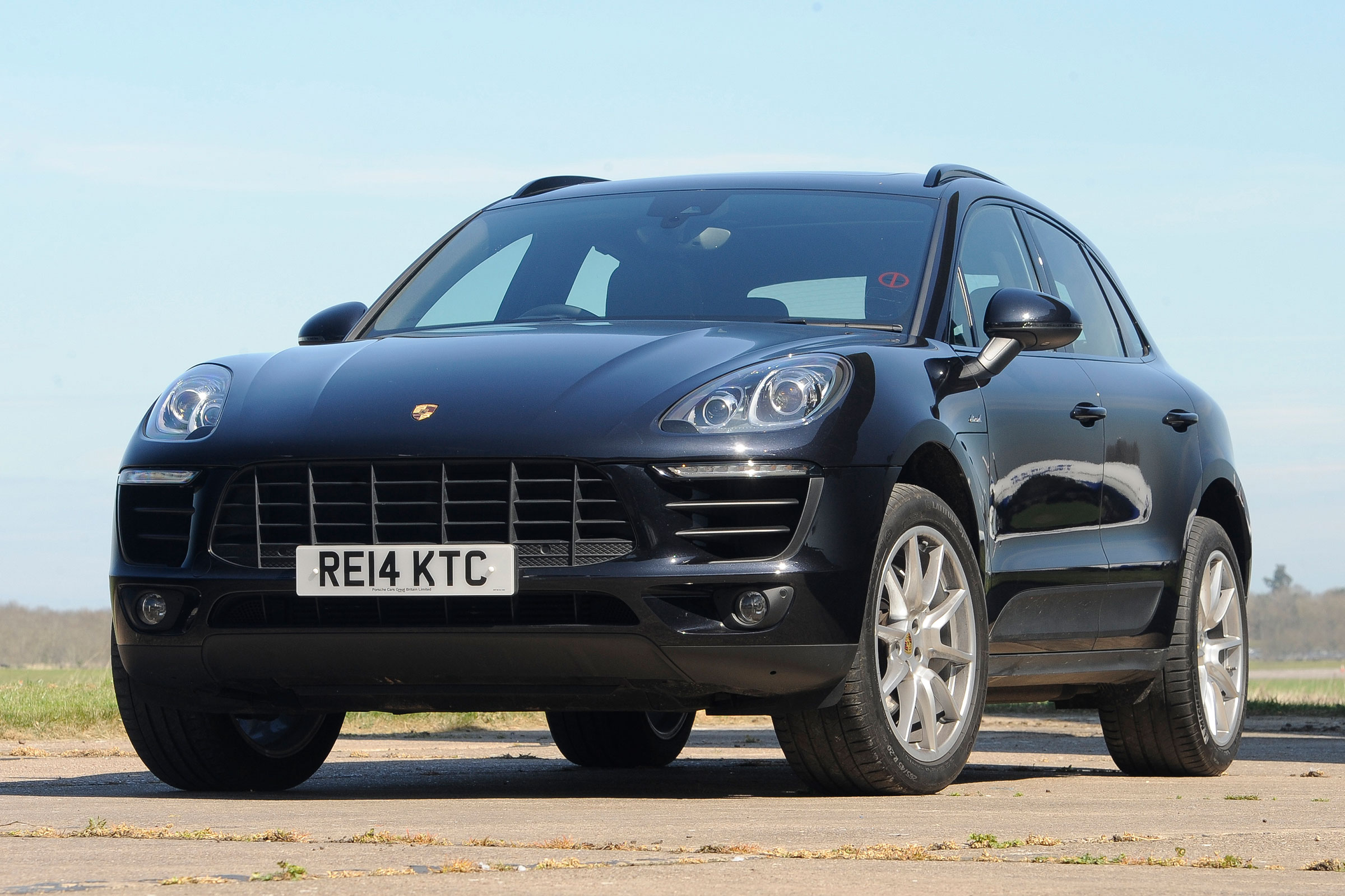 Porsche Macan - front static