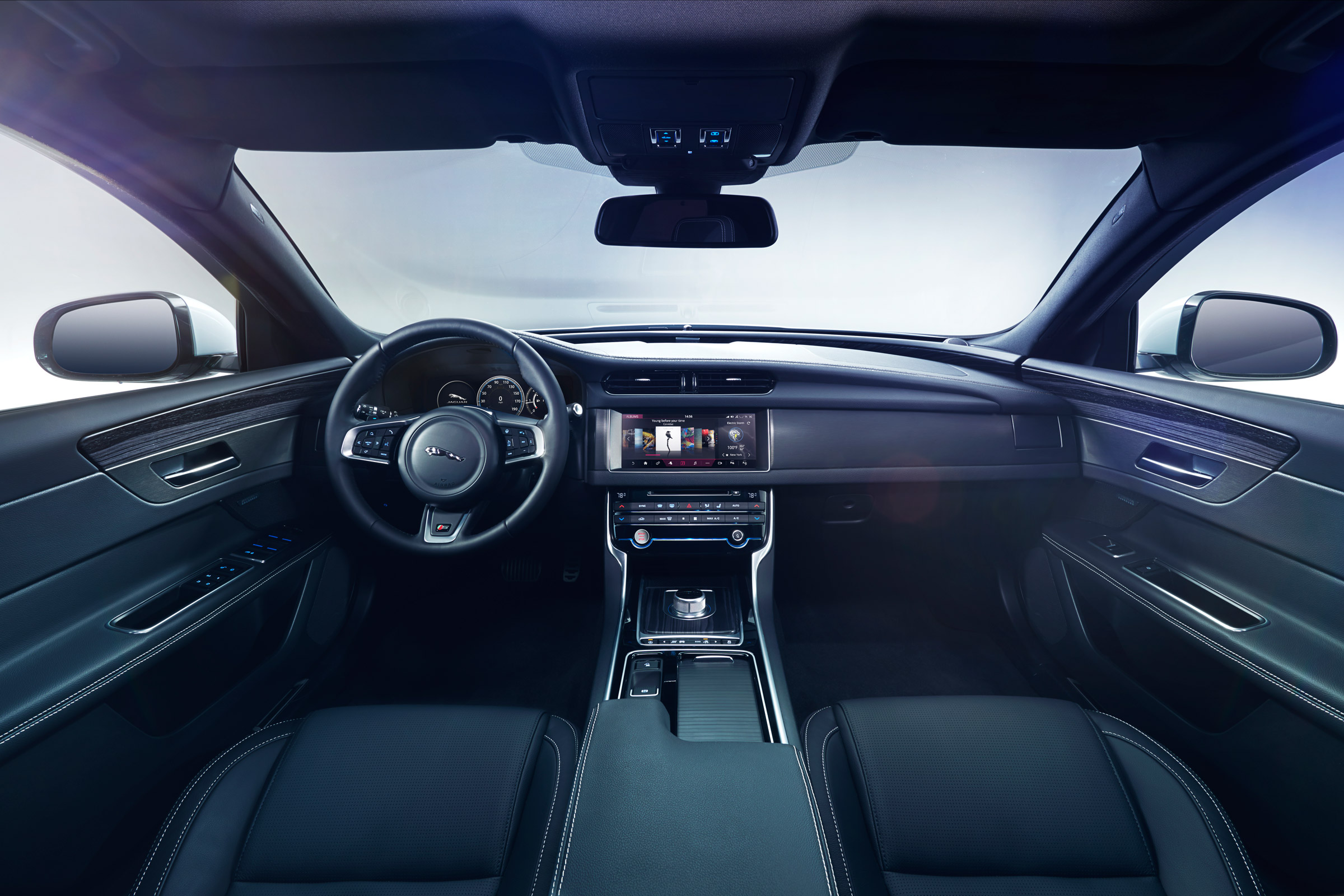 Jaguar XF 2015 interior