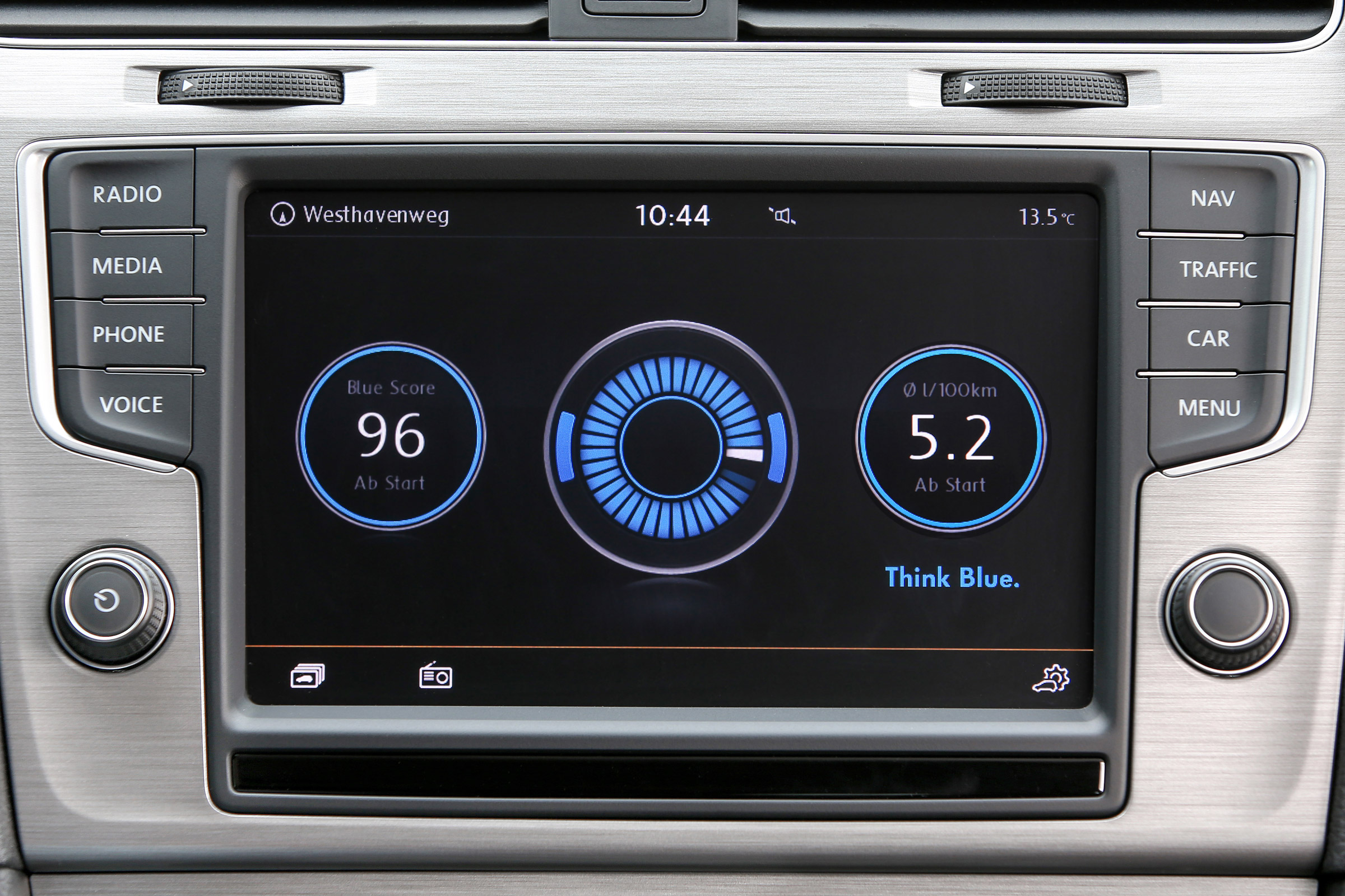 VW Golf BlueMotion 1.0 TSI screen